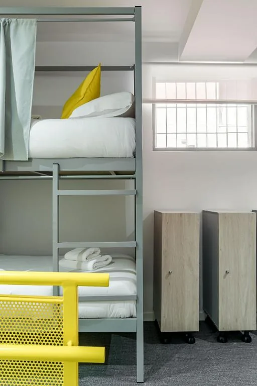 Etagenbett im Mehrbettzimmer – nur für Frauen — La Candela Hostel Madrid