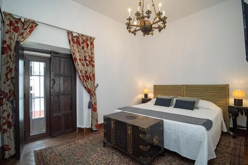 Double Room with External Private Bathroom — La Casa 1832 Boutique