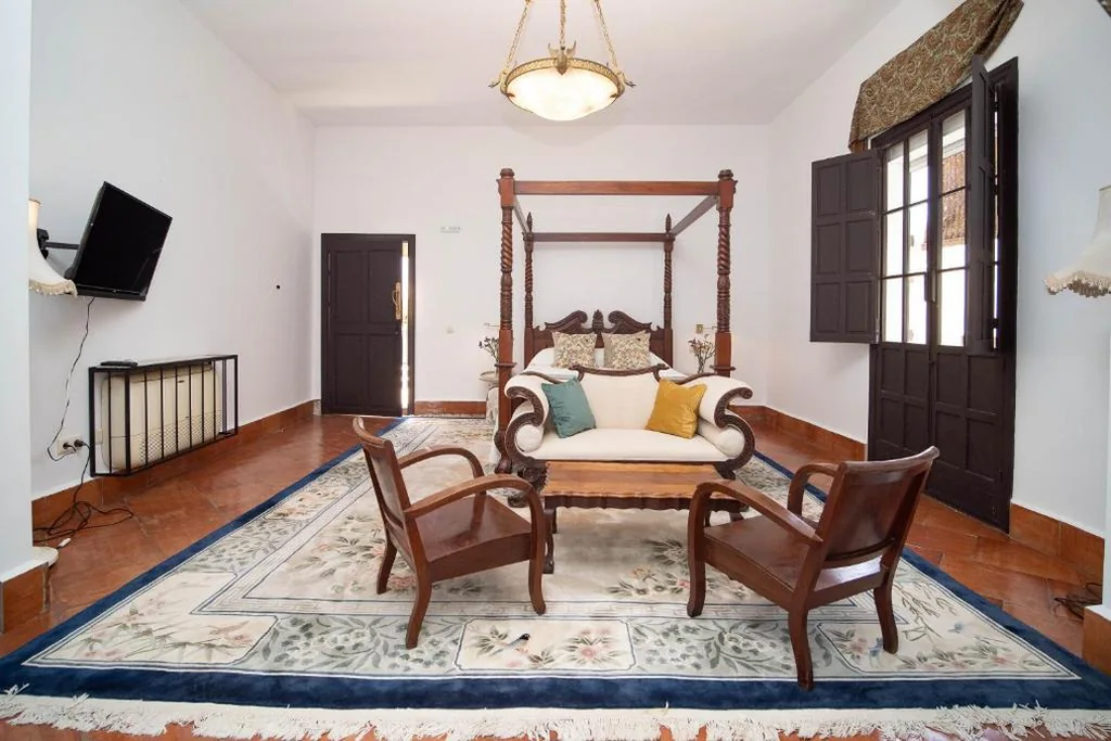 Superior Room - 1 Large Bed — La Casa 1832 Boutique