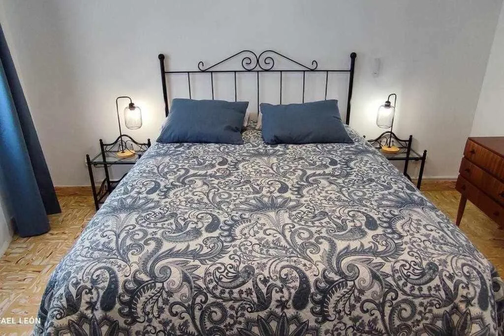 La casa amarilla Candeleda