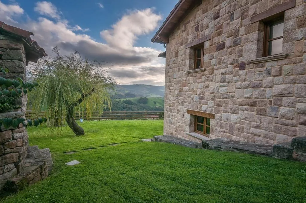 Casa con 4 camere da letto — La Casa de Bustantegua