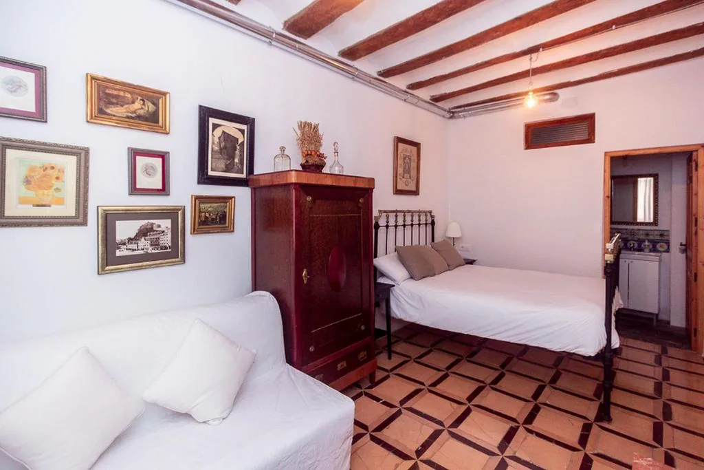 Driepersoonskamer met eigen badkamer — La Casa de Félix