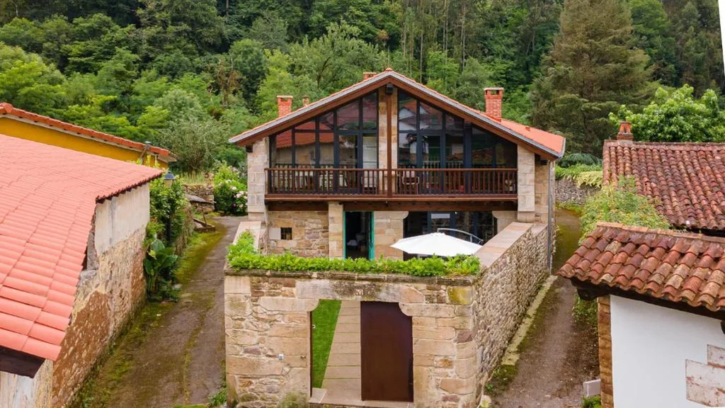 Maison — La Casa de Piedra