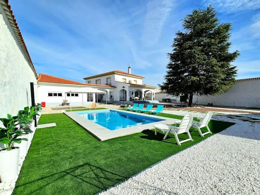 Villa — La casa del árbol