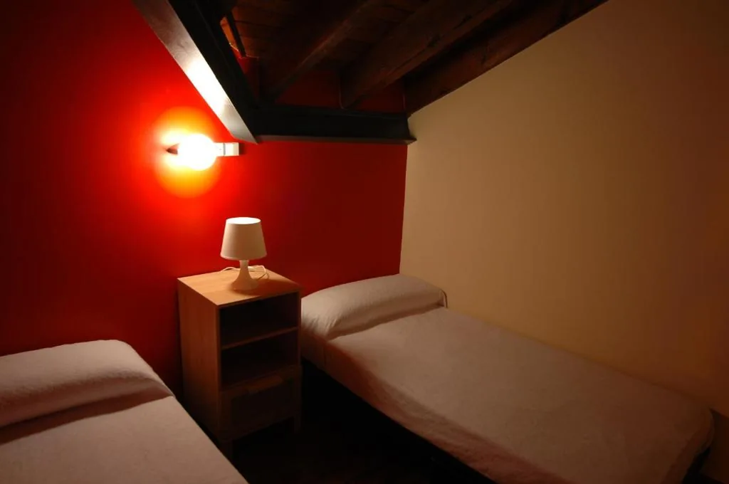 Camera con letto matrimoniale grande e balcone — La Casa del Cubón