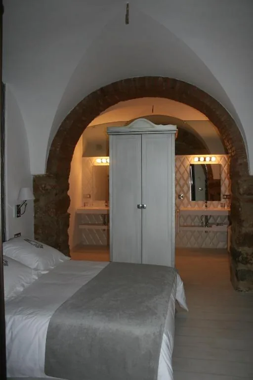 Superior Double Room — La Casa del Médico Hotel Boutique