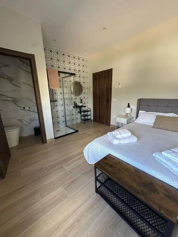 Habitación Doble con vistas al parque — La Casa del Tejado Verde Toledo