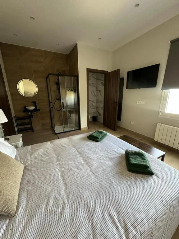 Habitación Doble con vistas al parque — La Casa del Tejado Verde Toledo