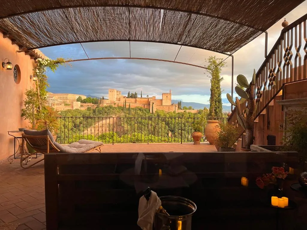 Habitación Doble Deluxe con vistas al castillo — La Casa JuanRanas