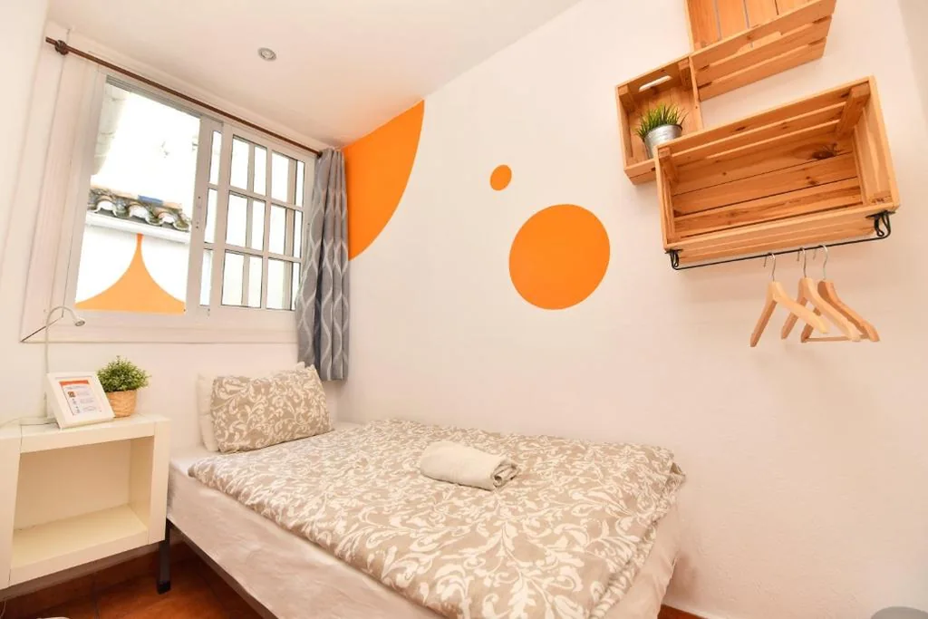 Economy Single Room with Shared Bathroom and Toilet — La Casa Mata Central