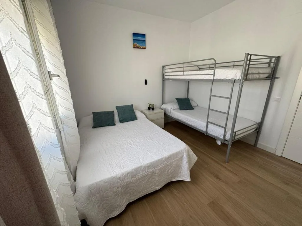 Letto singolo in camera condivisa mista — La Casita de Community SurfHouse El Palmar
