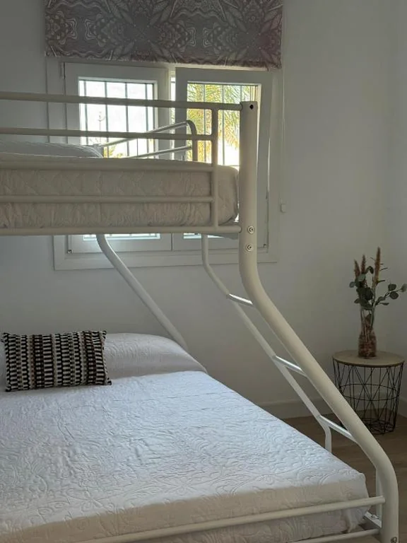 Camera tripla con bagno in comune — La Casita de Community SurfHouse El Palmar