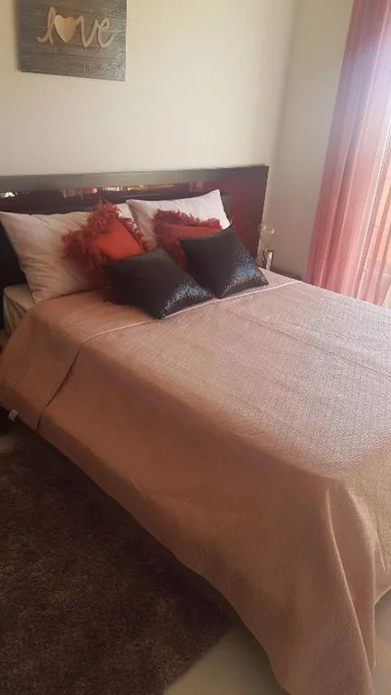 Zimmer mit extragroßem Bett und Balkon — la CASITA DEL CORAZON