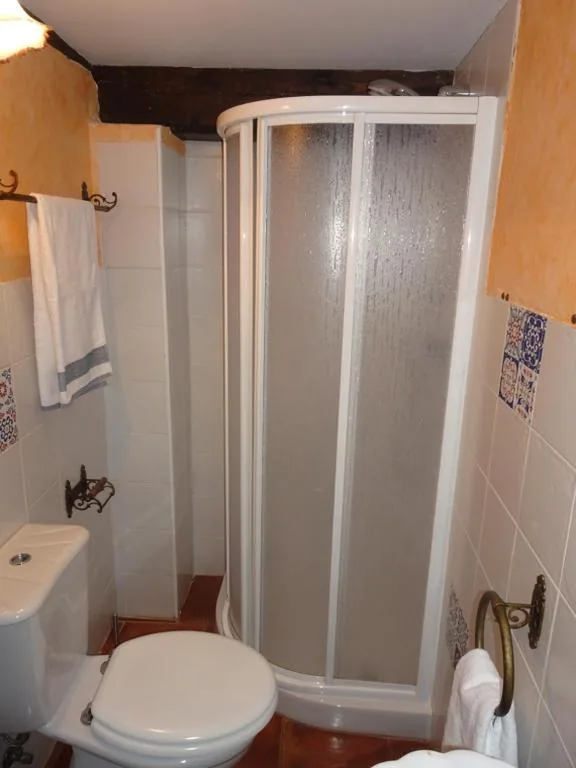 Double Room with Private Bathroom — LA CASONA DE ESCALADA