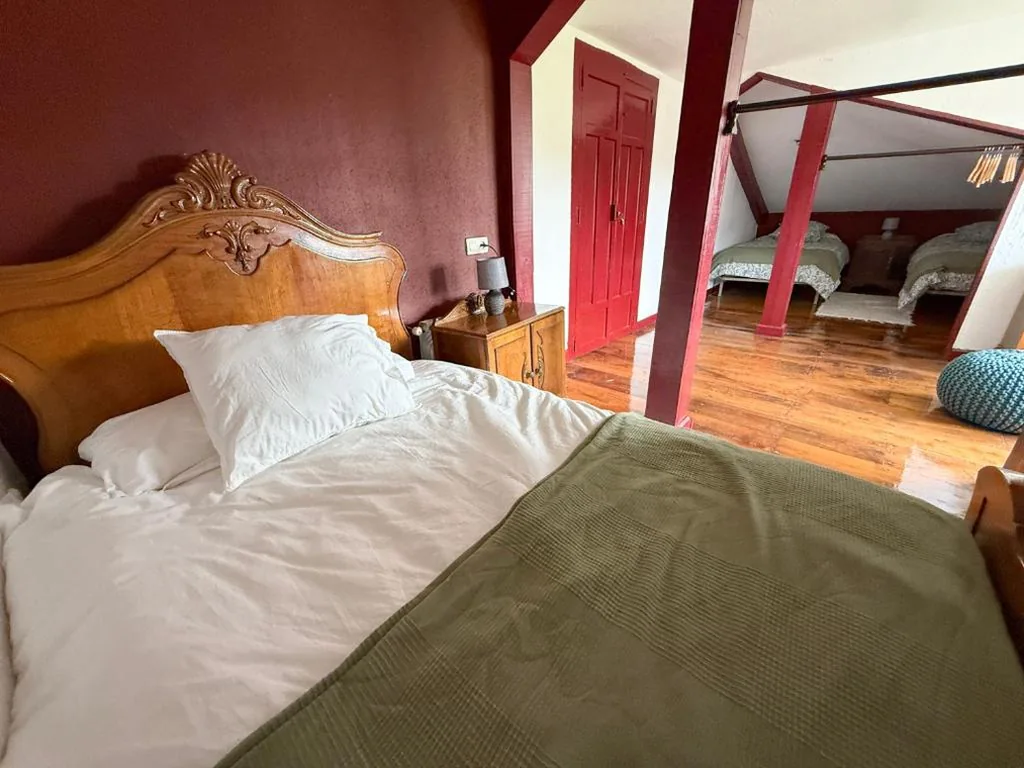 Dreibettzimmer — La Casona de Faedo Pensión