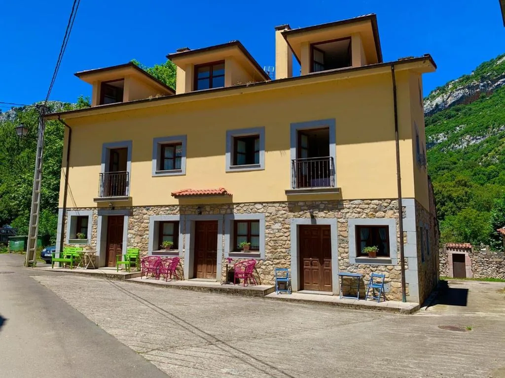 Casa con 3 camere da letto — La Casona de Pascueru de POO DE CABRALES