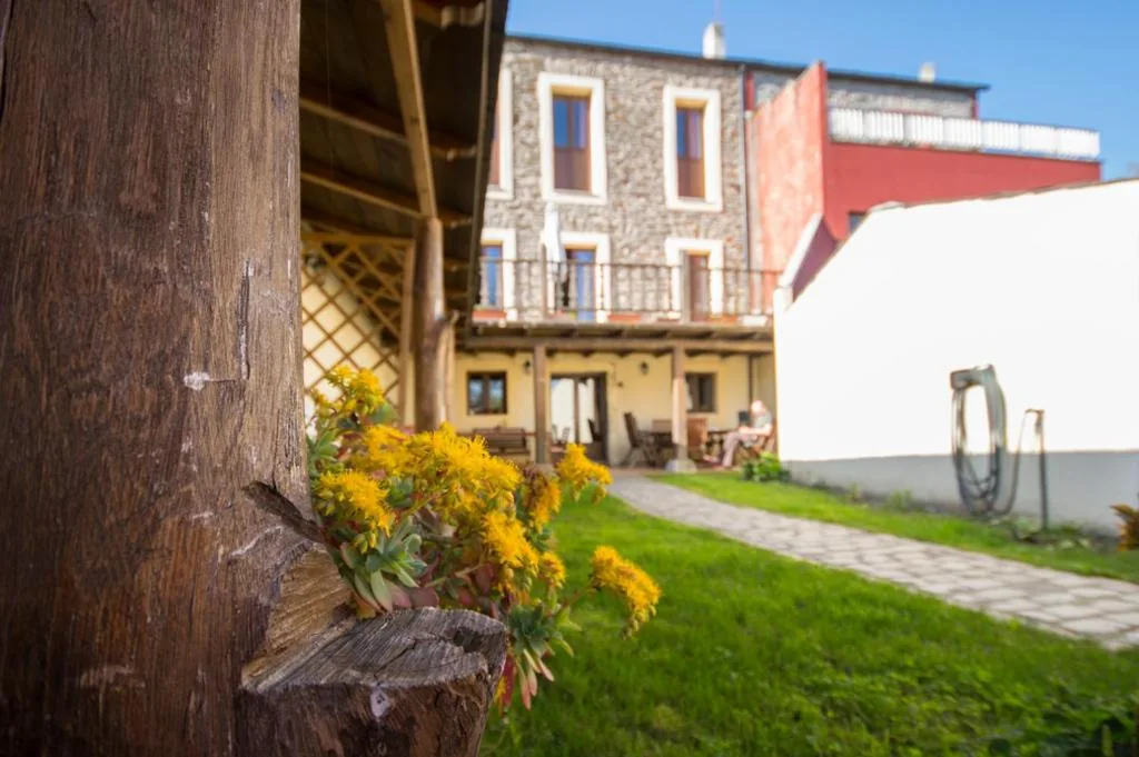Habitación Doble con baño privado externo - 2 camas — La Casona de Sarria