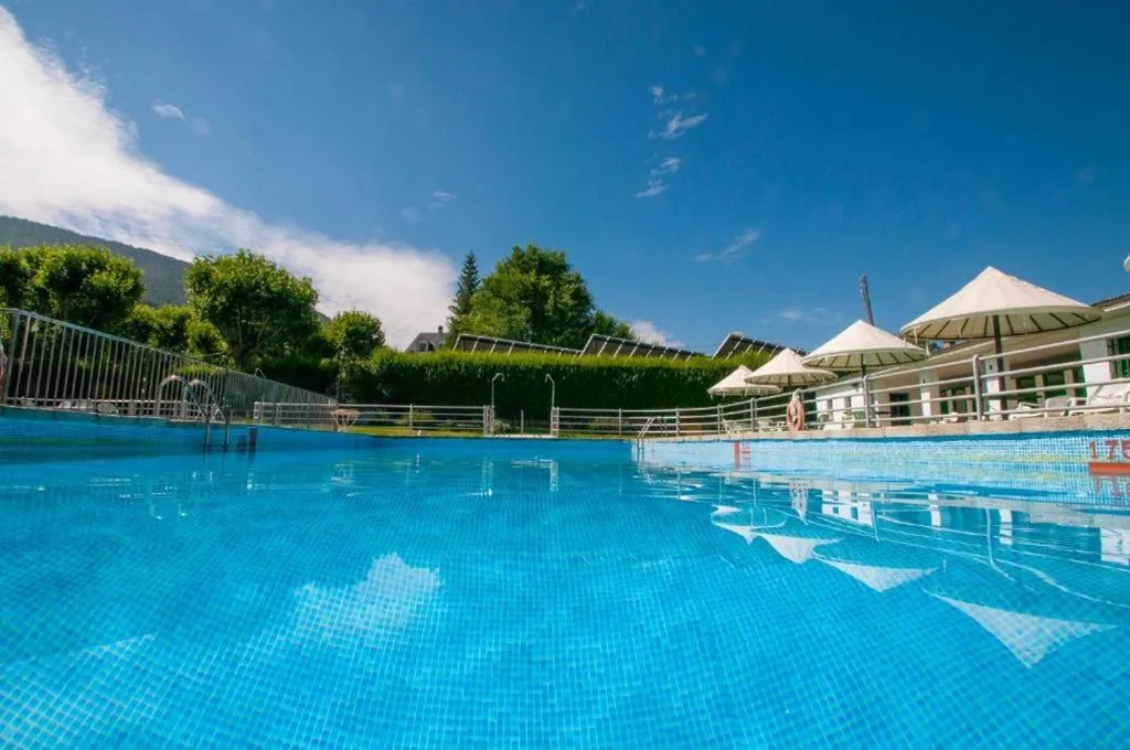 Camera Familiare con bagno privato — La Casona del Pinar Albergue