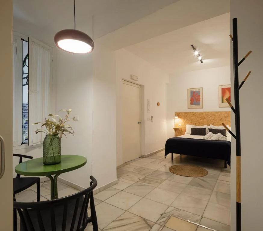 Chambre double adaptée aux personnes à mobilité réduite — La Central Sevilla