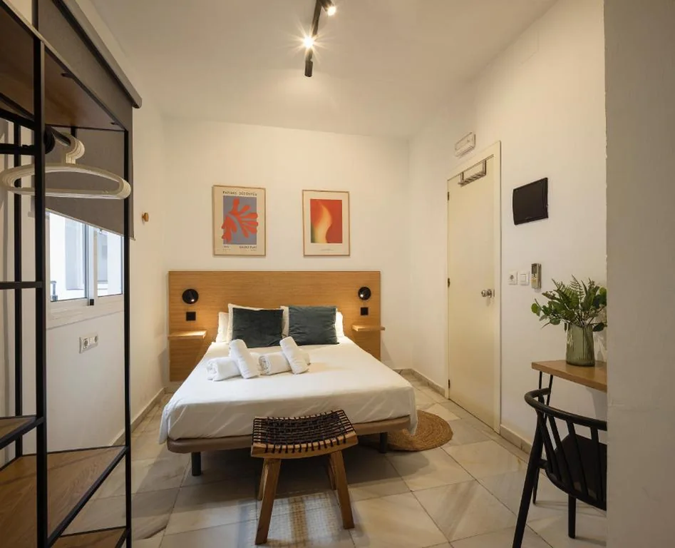 Chambre Standard - 1 grand lit — La Central Sevilla