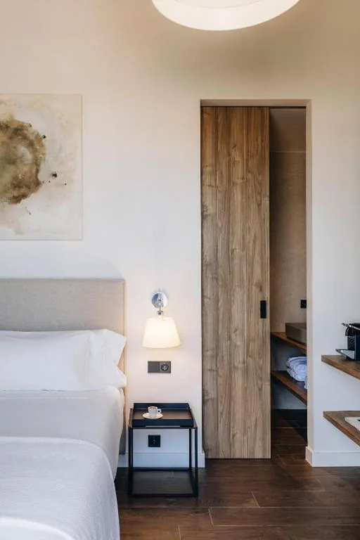 Camera matrimoniale Deluxe con balcone e vista mare — La Chipirona Boutique Rooms