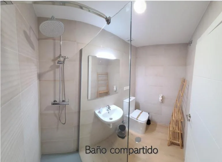 Quarto Duplo Económico — La familia