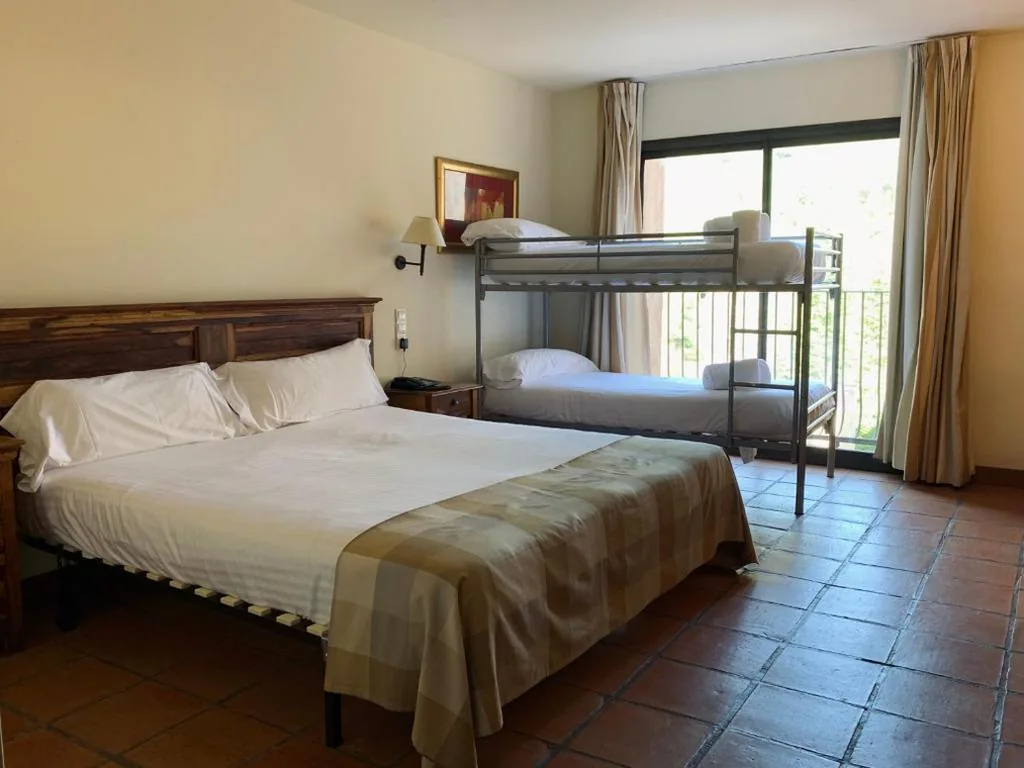 Familienzimmer — La Figuerola Hotel & Restaurant