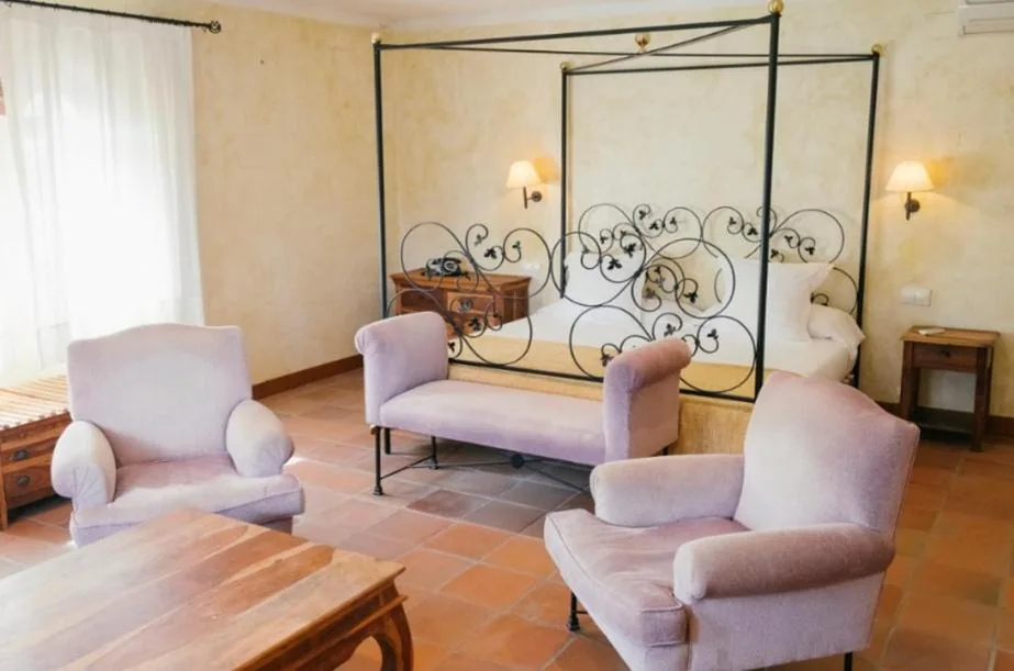 Junior Suite — La Figuerola Hotel & Restaurant