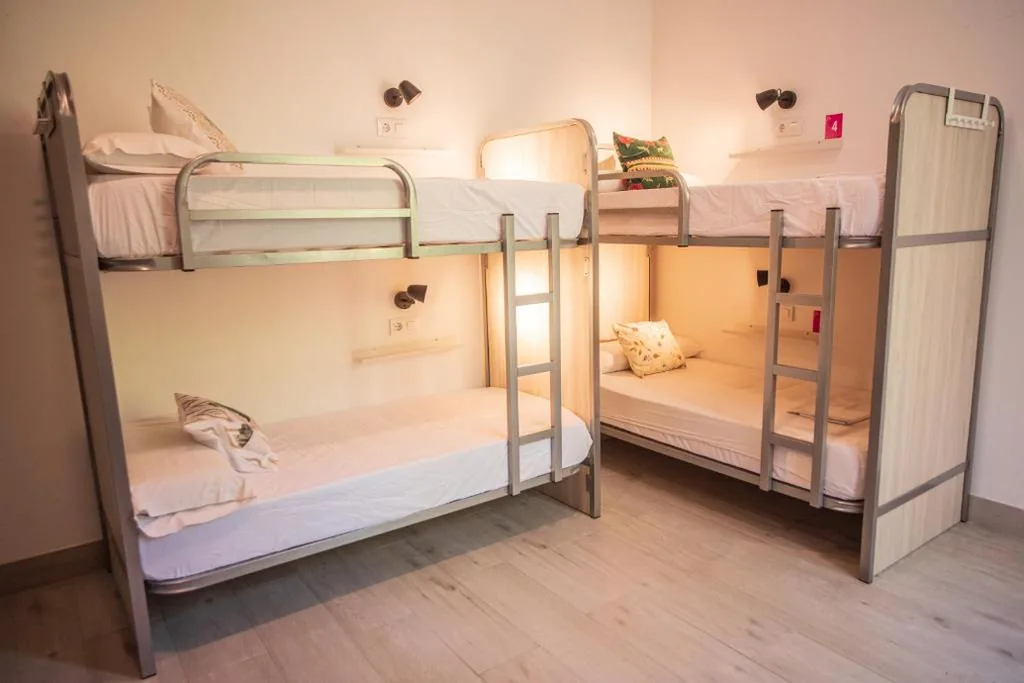 Posto letto in dormitorio misto condiviso da 6 posti — La Flamenka Hostel