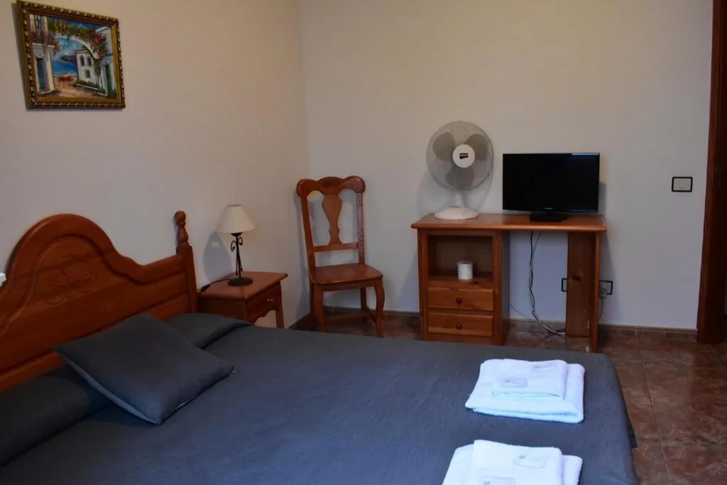 Habitación Doble con baño compartido - 1 o 2 camas — La Fonda Aeropuerto