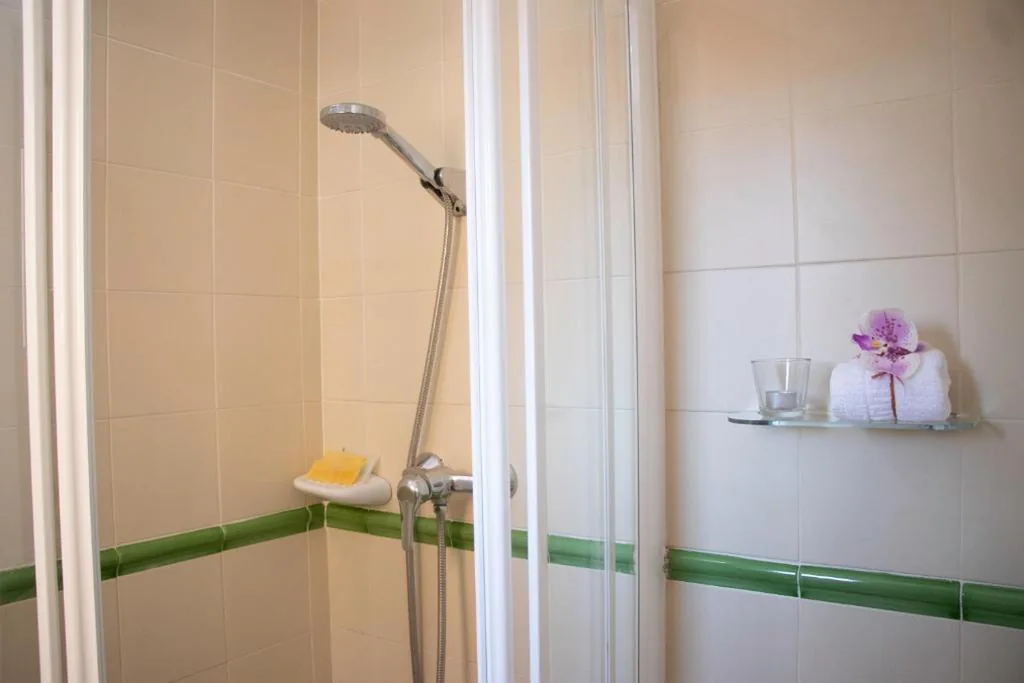 Camera doppia con bagno privato — La Fonda Benissa, Grupo Terra de Mar