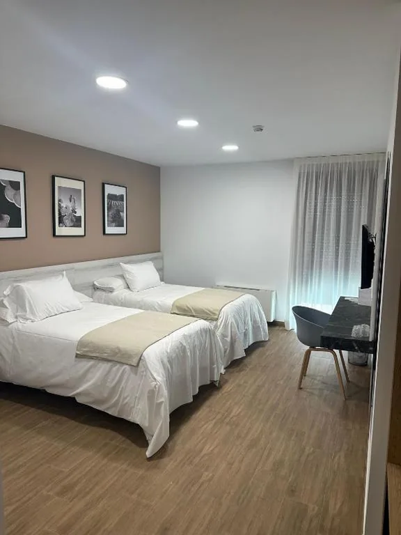 Habitación Doble Deluxe - 2 camas — La Hospedería - El Provencio