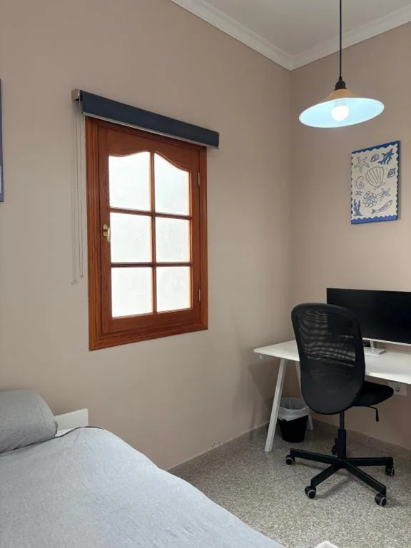 Quarto Individual — La Isleta Coliving