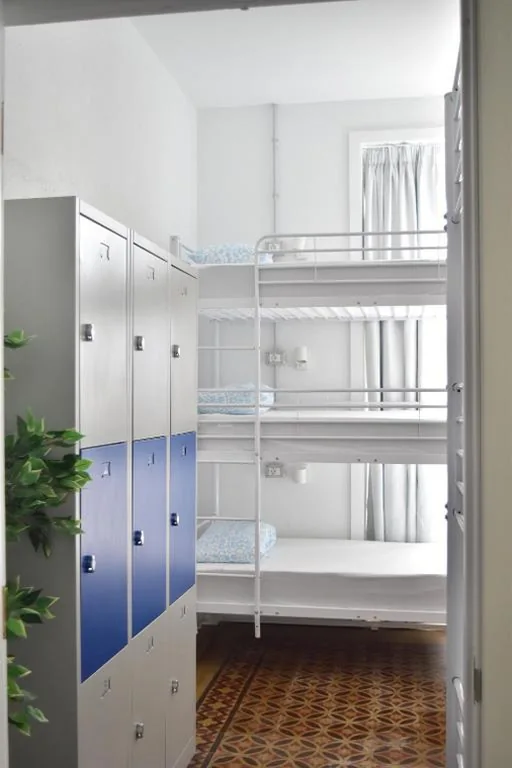 Litera en habitación compartida mixta — La Isleta Nest Hostel
