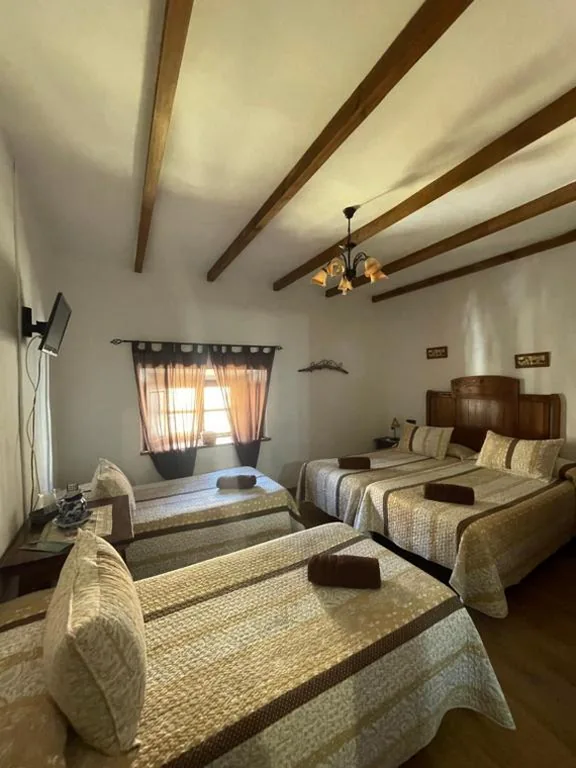 Quadruple Room with Private Bathroom — La magnolia