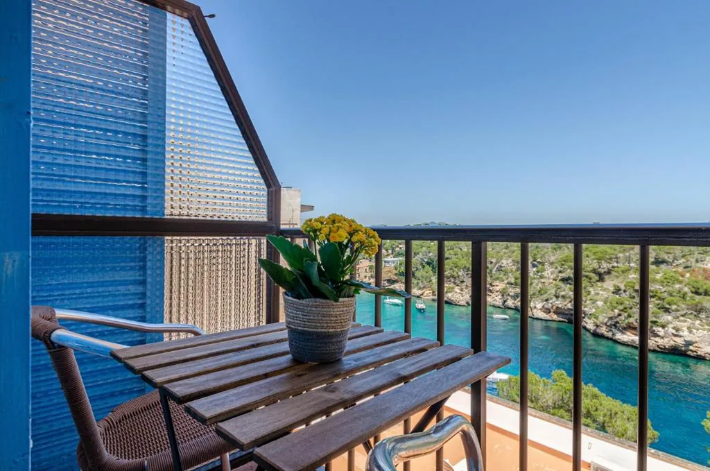 Quarto Duplo com varanda e vista para o mar — La Marina CH