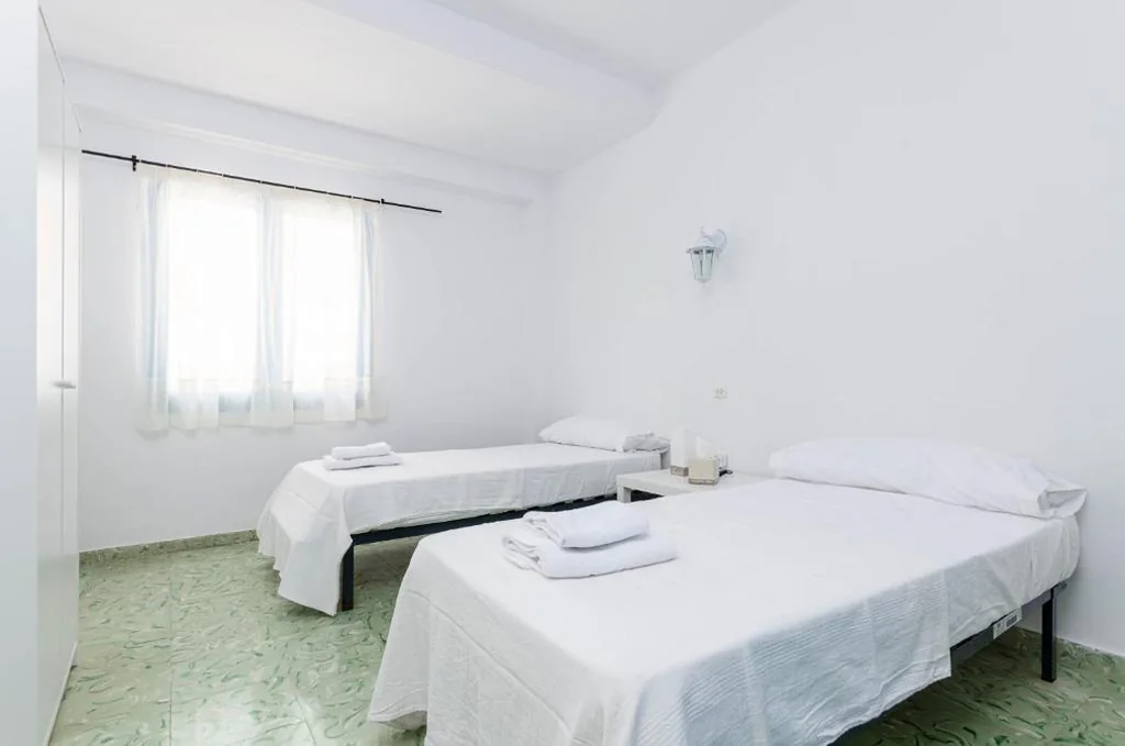 Quarto Duplo com casa de banho partilhada — La Marina CH