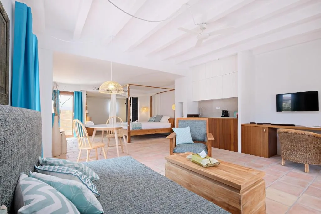 Suite con terraza con vistas al mar — La Masía de Formentera