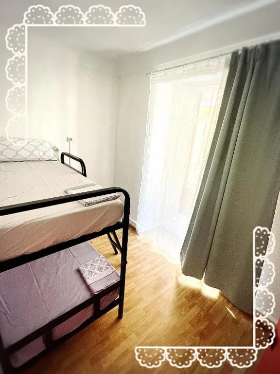 Beliche em quarto partilhado misto — La Merced Centro Rooms