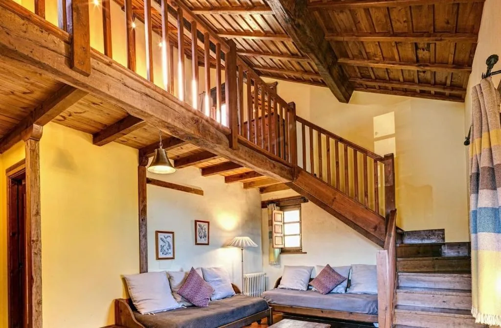 Suite Junior (2 adultos + 2 niños) — La Montaña Mágica Hotel Rural