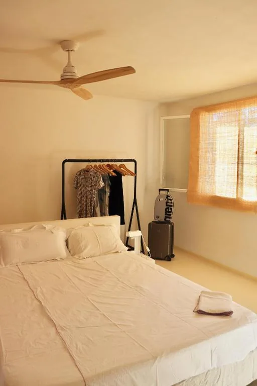 Camera doppia con letto aggiunto — La Pandilla Ibiza