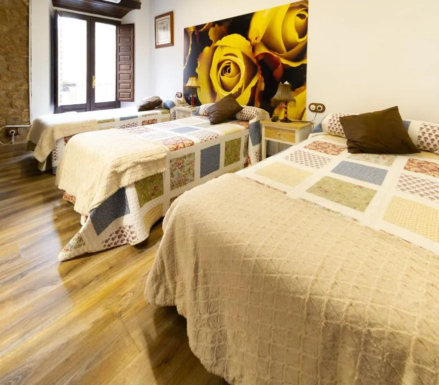 Driepersoonskamer — La Pata de Oca Hostal Rural y Albergue