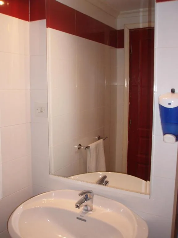 Chambre double avec salle de bains commune - 2 lits — La Pensión del Camino