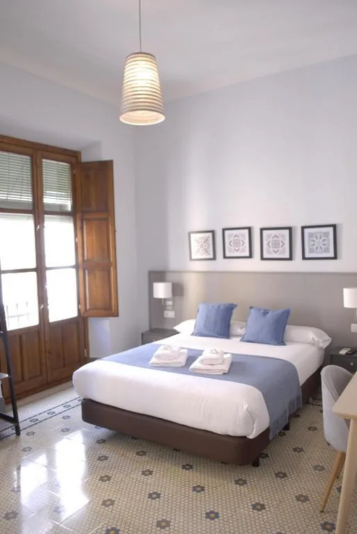 Habitación Doble Superior — La Perla Granada Suites
