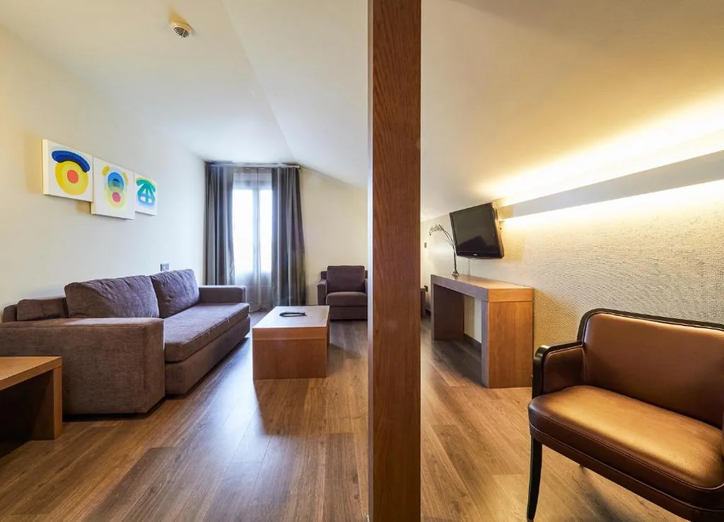 Camera doppia con soggiorno — La Piconera Hotel & Spa
