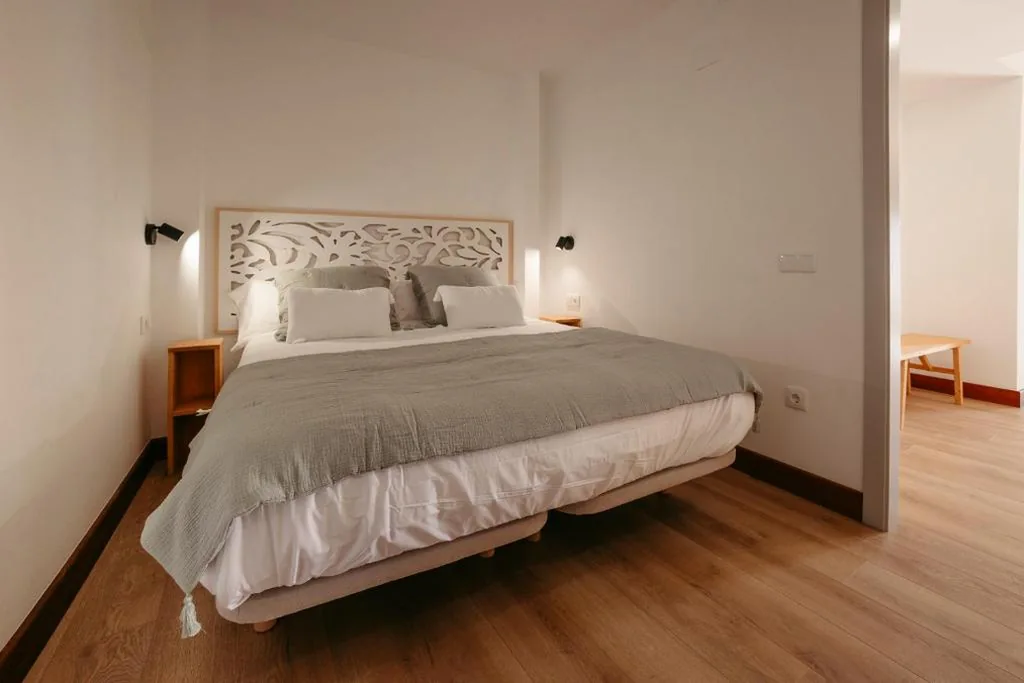 Habitación Doble Especial con terraza y vistas al castillo — La Plaza Hostal
