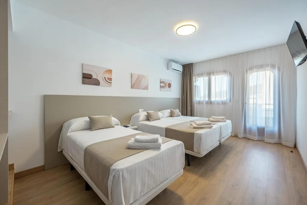 带阳台三人间 — La Posada Boutique rooms Albir