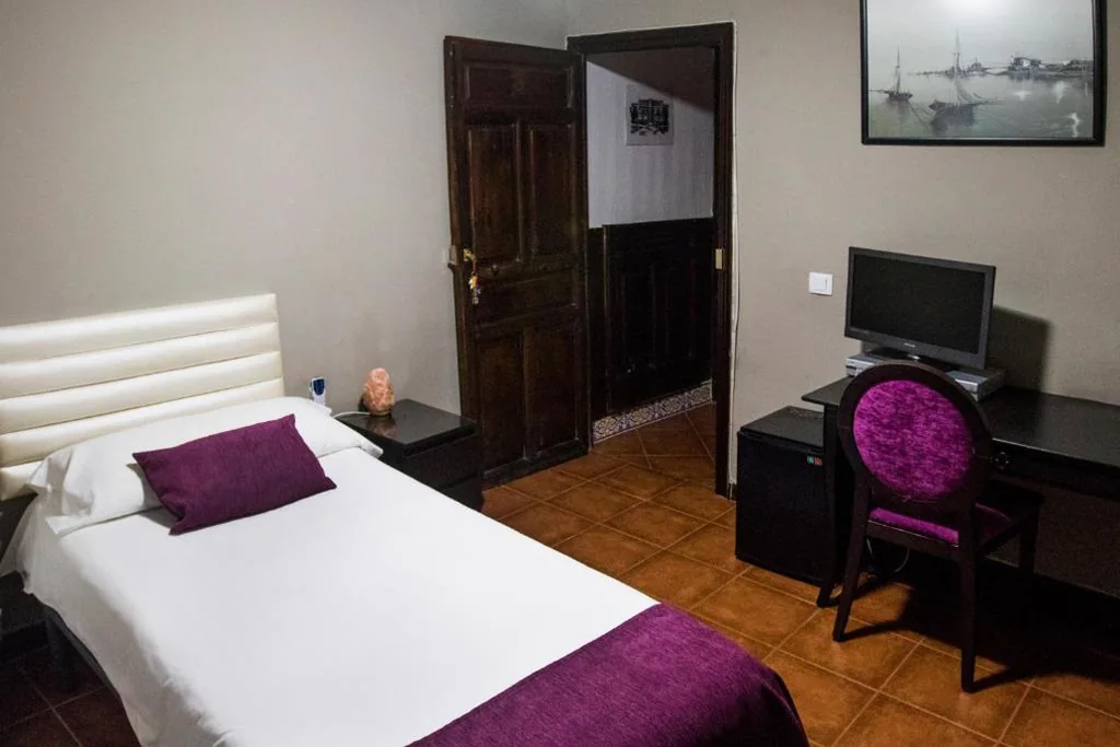 Habitación Individual Estándar con ducha — La Posada De La Magistral