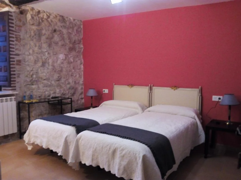 Habitación con 2 camas grandes - Adaptada para personas con discapacidad — La Posada de Pesquera