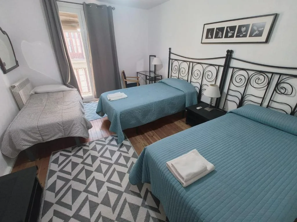 Doppelzimmer mit Zustellbett – 2 Betten — La Posada de San Marcial